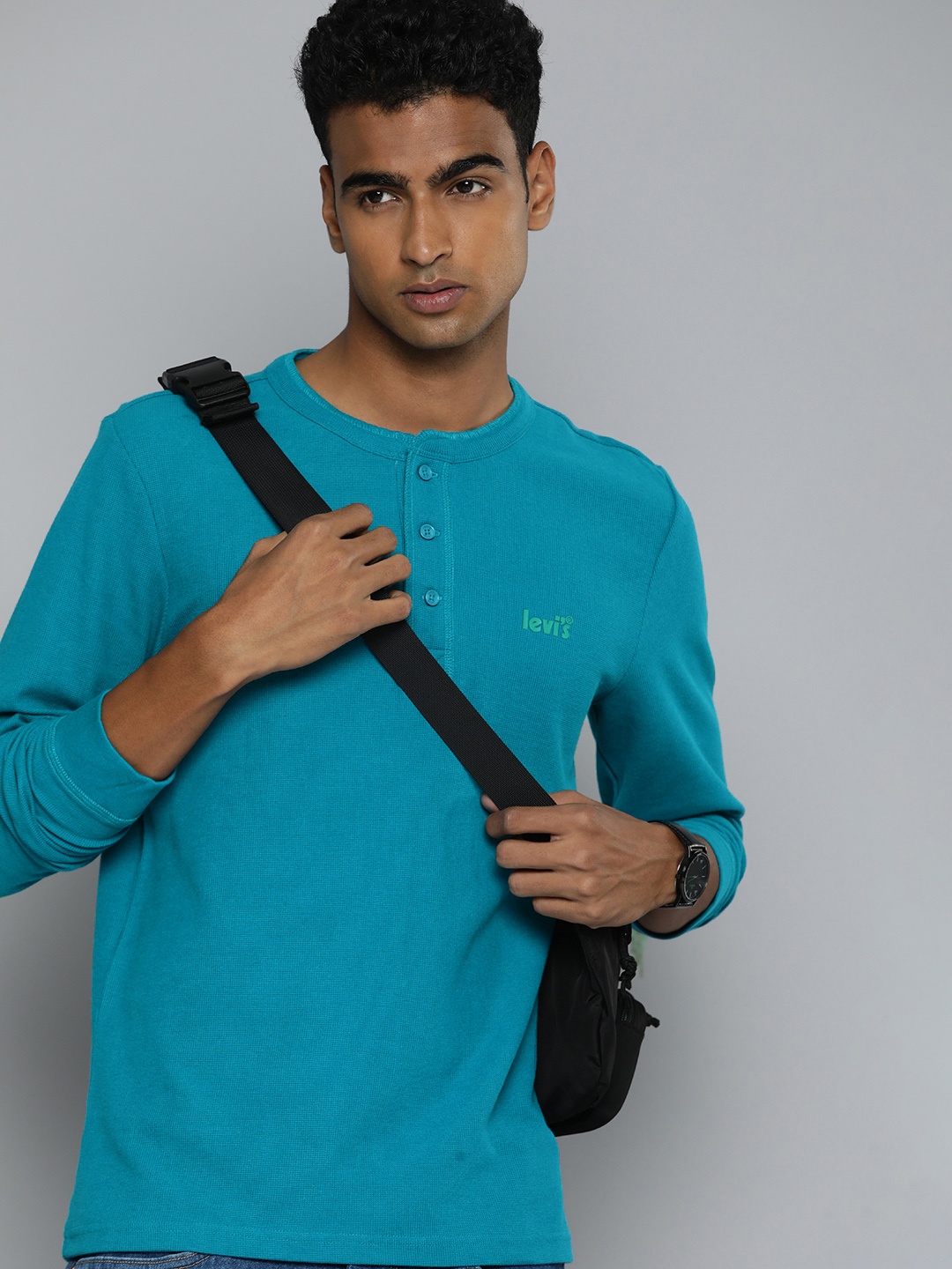 

Levis Pure Cotton Solid Henley Neck Casual T-shirt, Teal