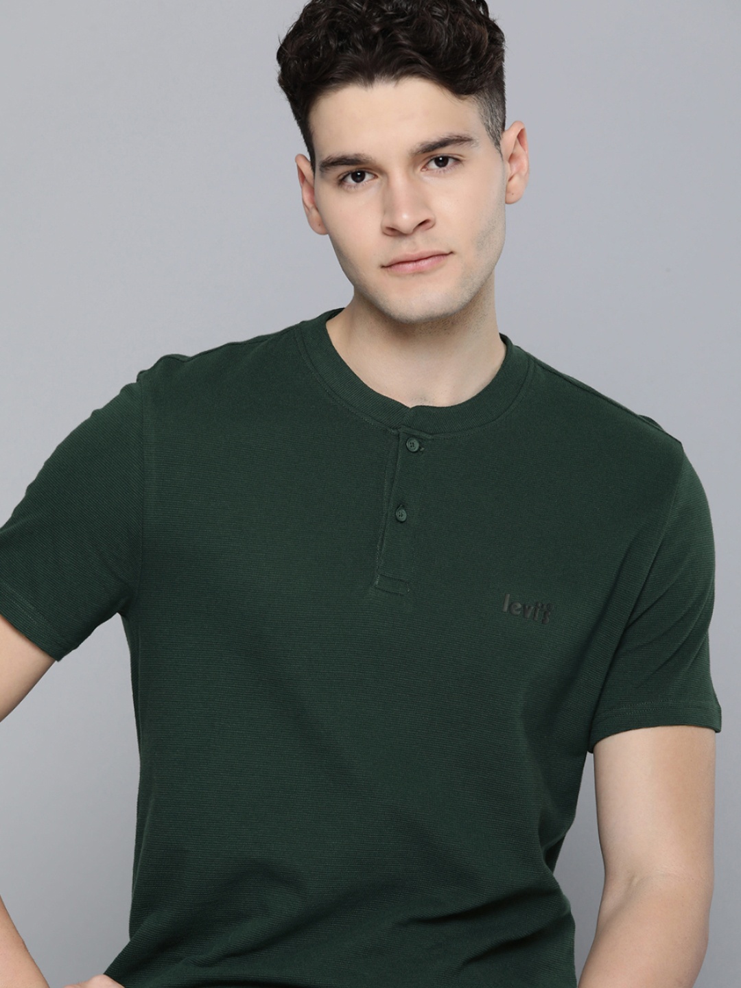 

Levis Men Henley Neck Pure Cotton T-shirt, Green