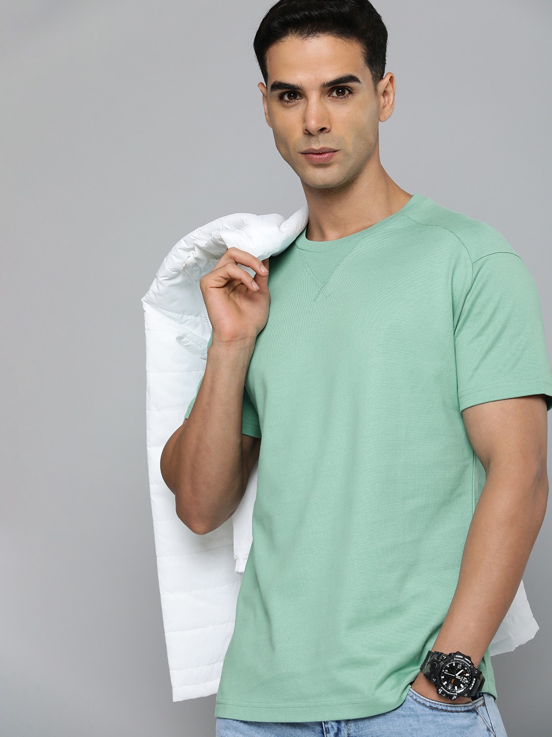 

Levis Pure Cotton Solid Regular Casual T-shirt, Green