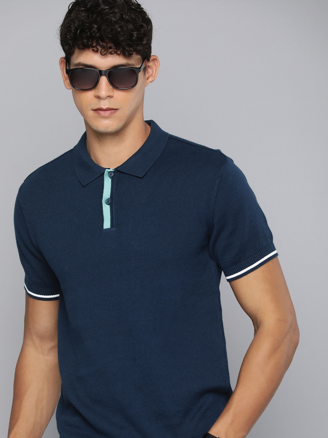 

Levis Pure Cotton Polo Collar Casual T-shirt, Navy blue
