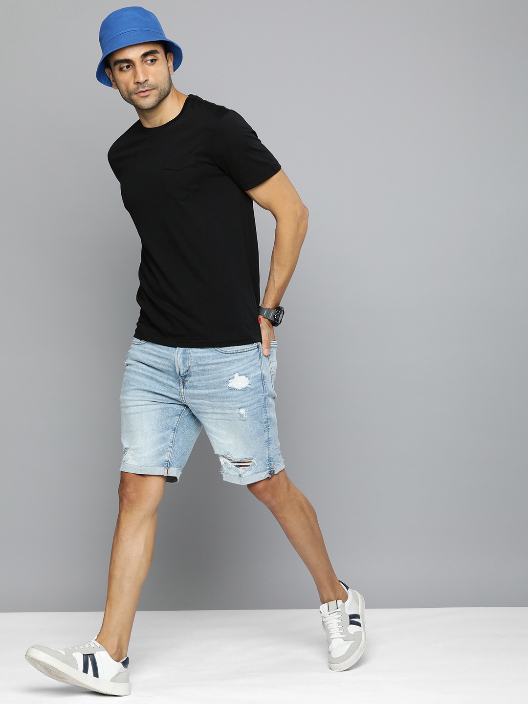 

Levis Pure Cotton T-shirt with Pocket Detailing, Black