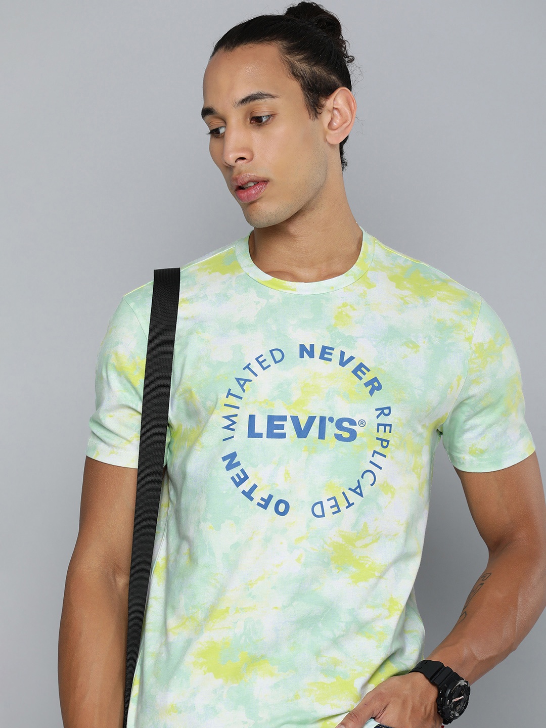 

Levis Men Tie and Dye Pure Cotton T-shirt, Green