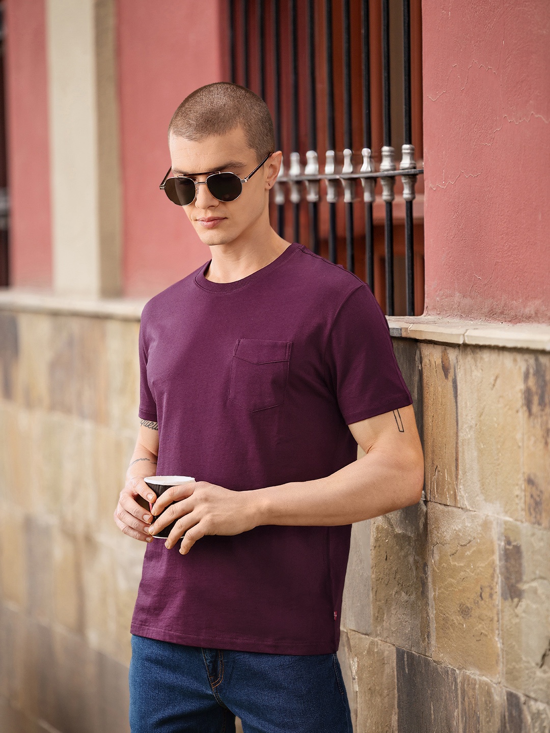

Levis Pure Cotton Round Neck Pocket Casual T-shirt, Purple