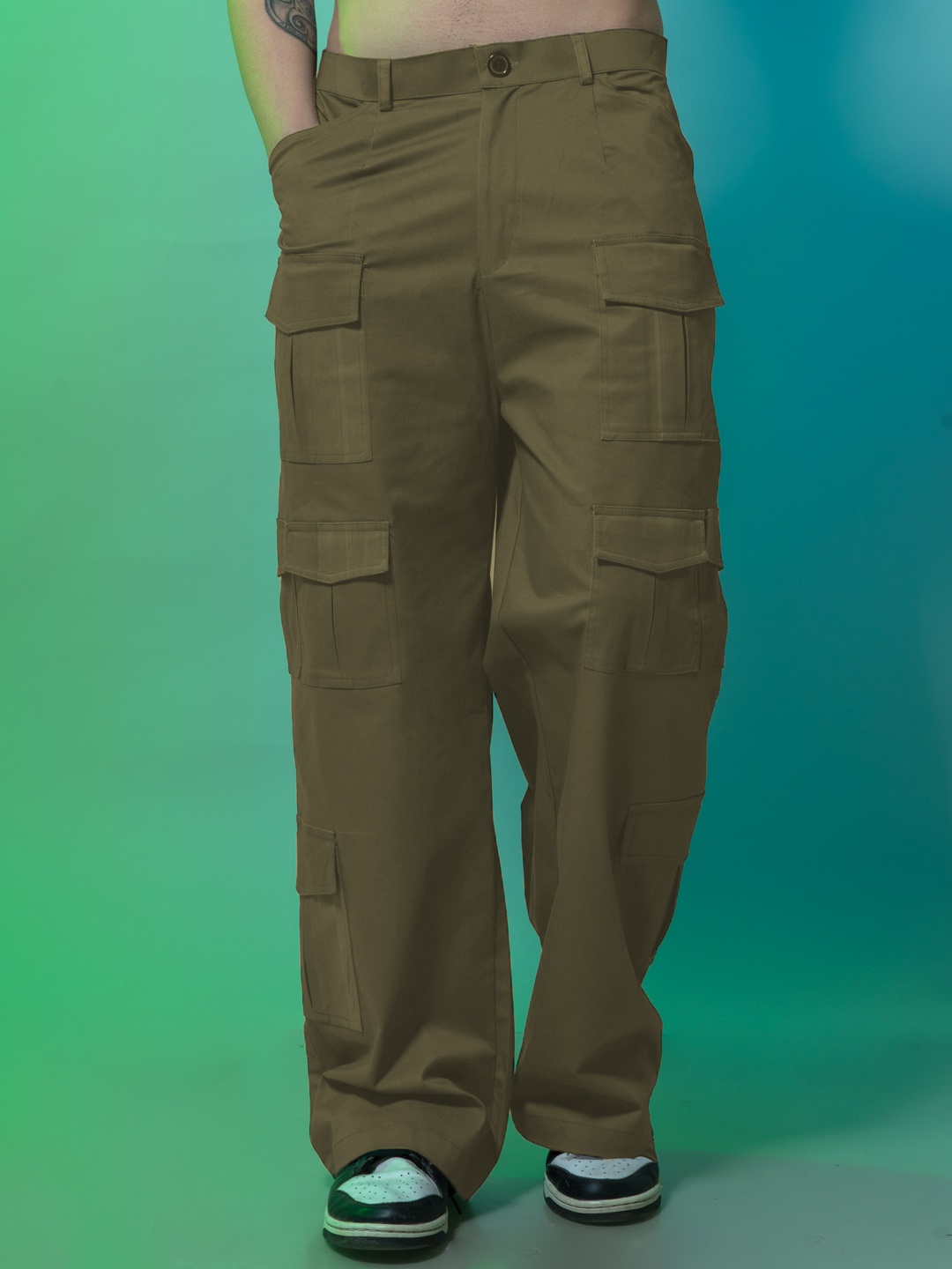 

UNRL Men Relaxed Fit Pure Cotton Cargos Style Trousers, Khaki