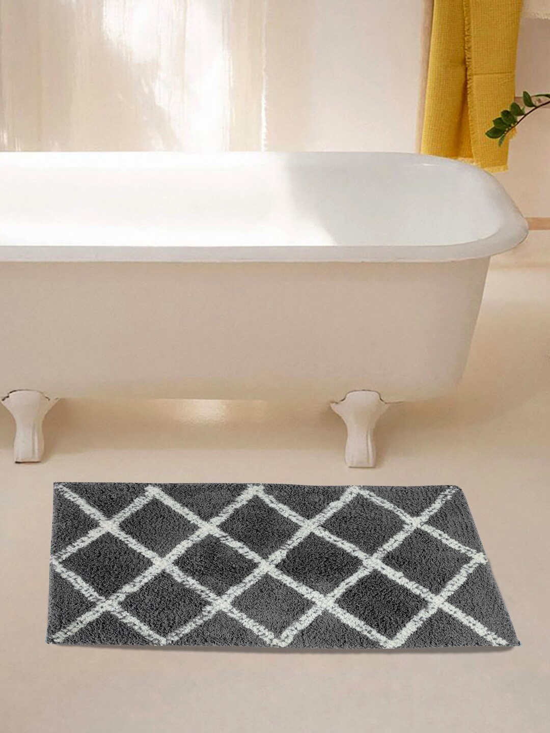 

FABINALIV Grey & White Geometric 1800 GSM Polycotton Bath Mat