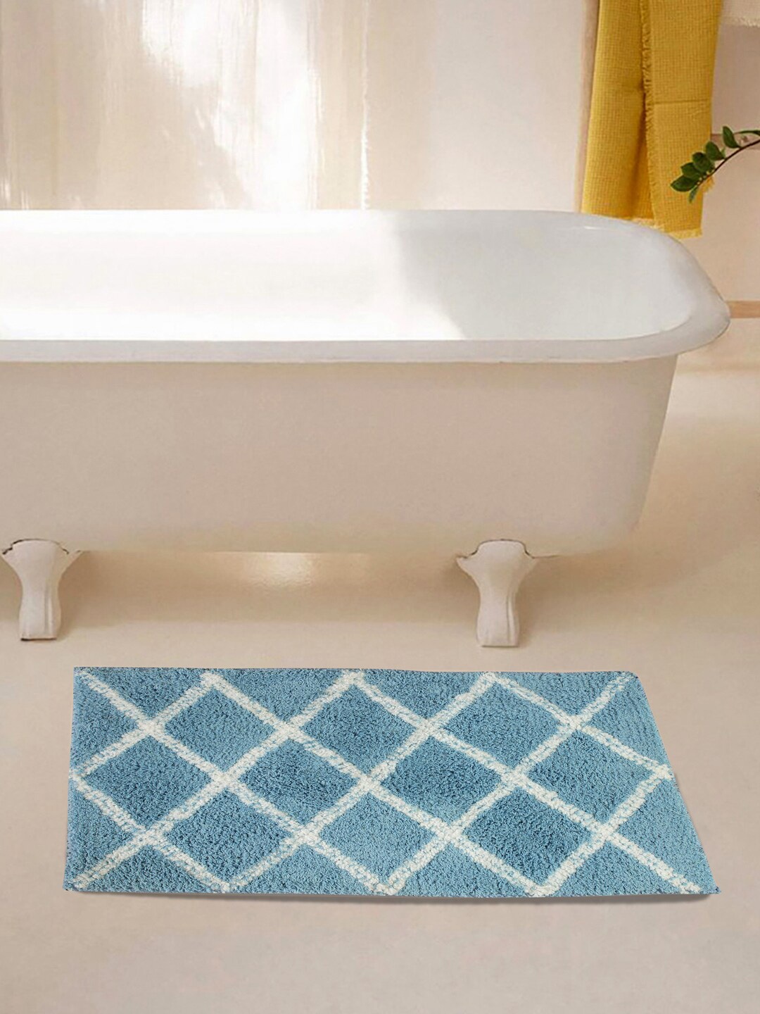 

FABINALIV Blue & White Geometric 1800 GSM Bath Mat