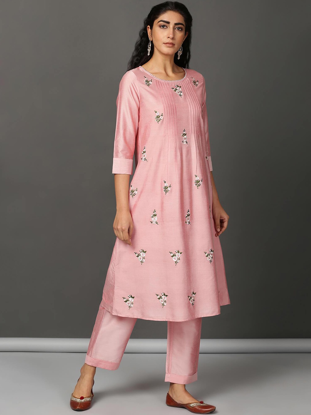 

NUHH Floral Embroidered Kurta With Trousers, Pink