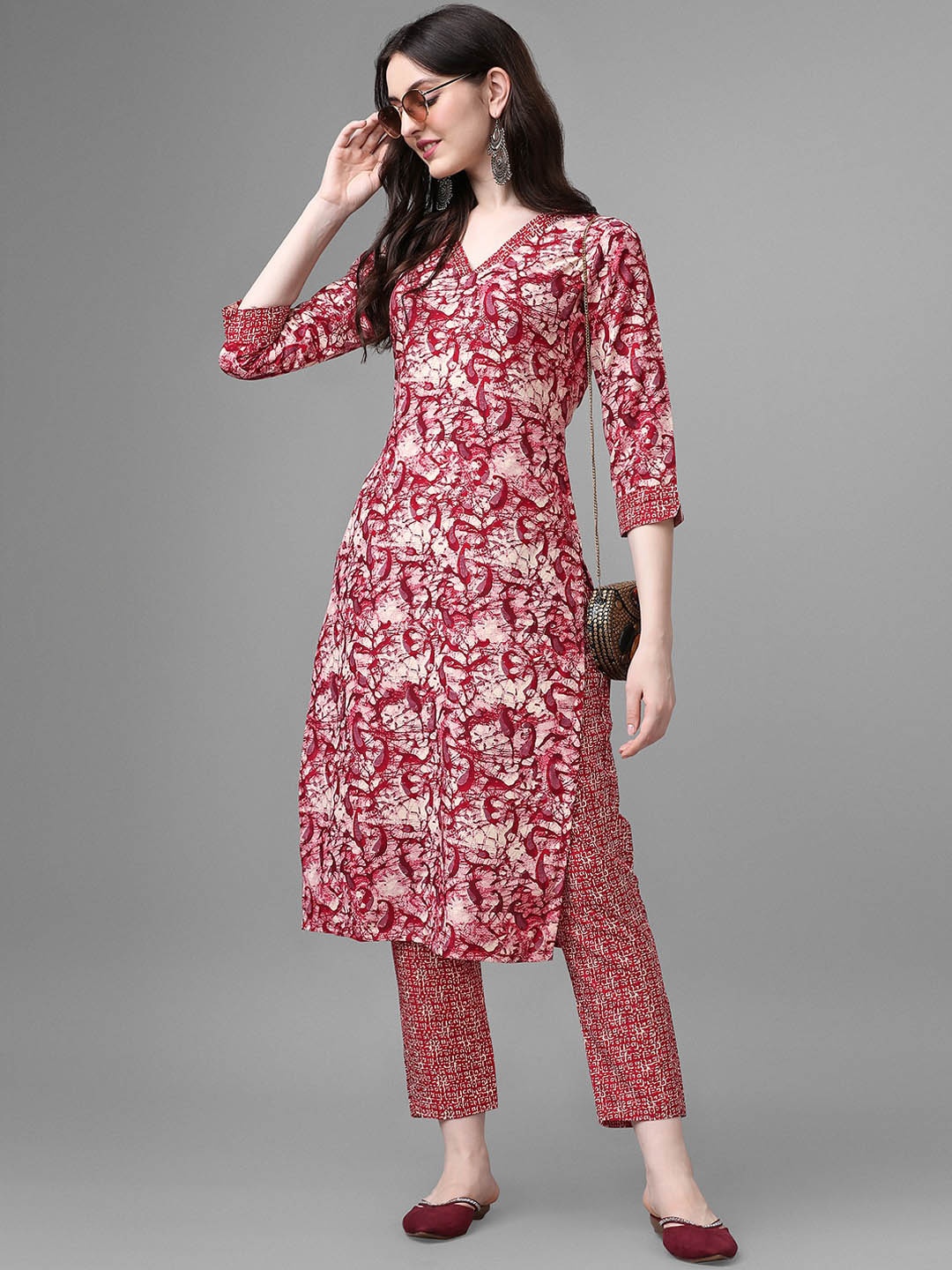 

GORGONE Abstract Printed V-Neck Foil Print Straight Kurta, Red