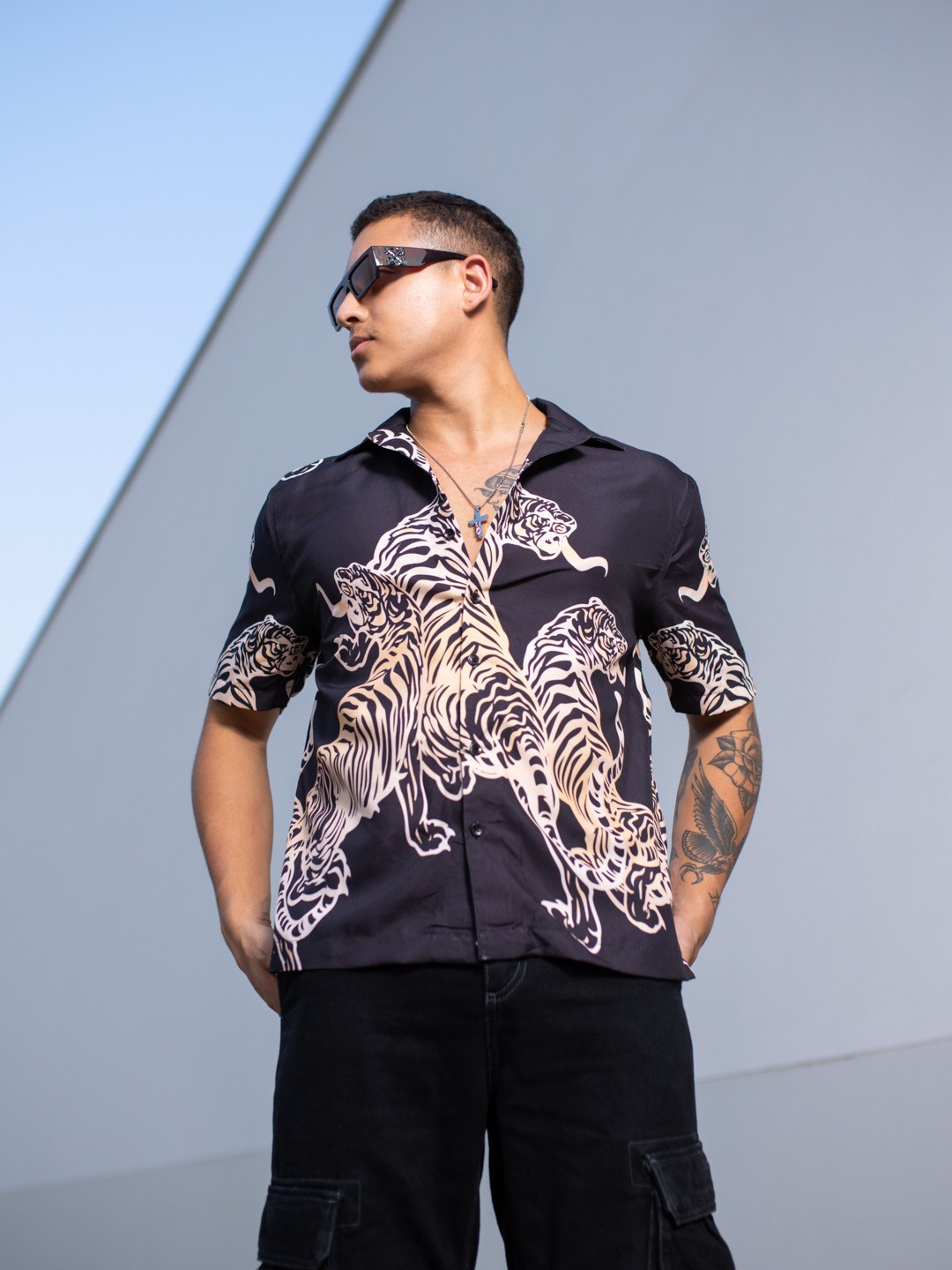 

UNRL Boxy Graphic Printed Casual Shirt, Black