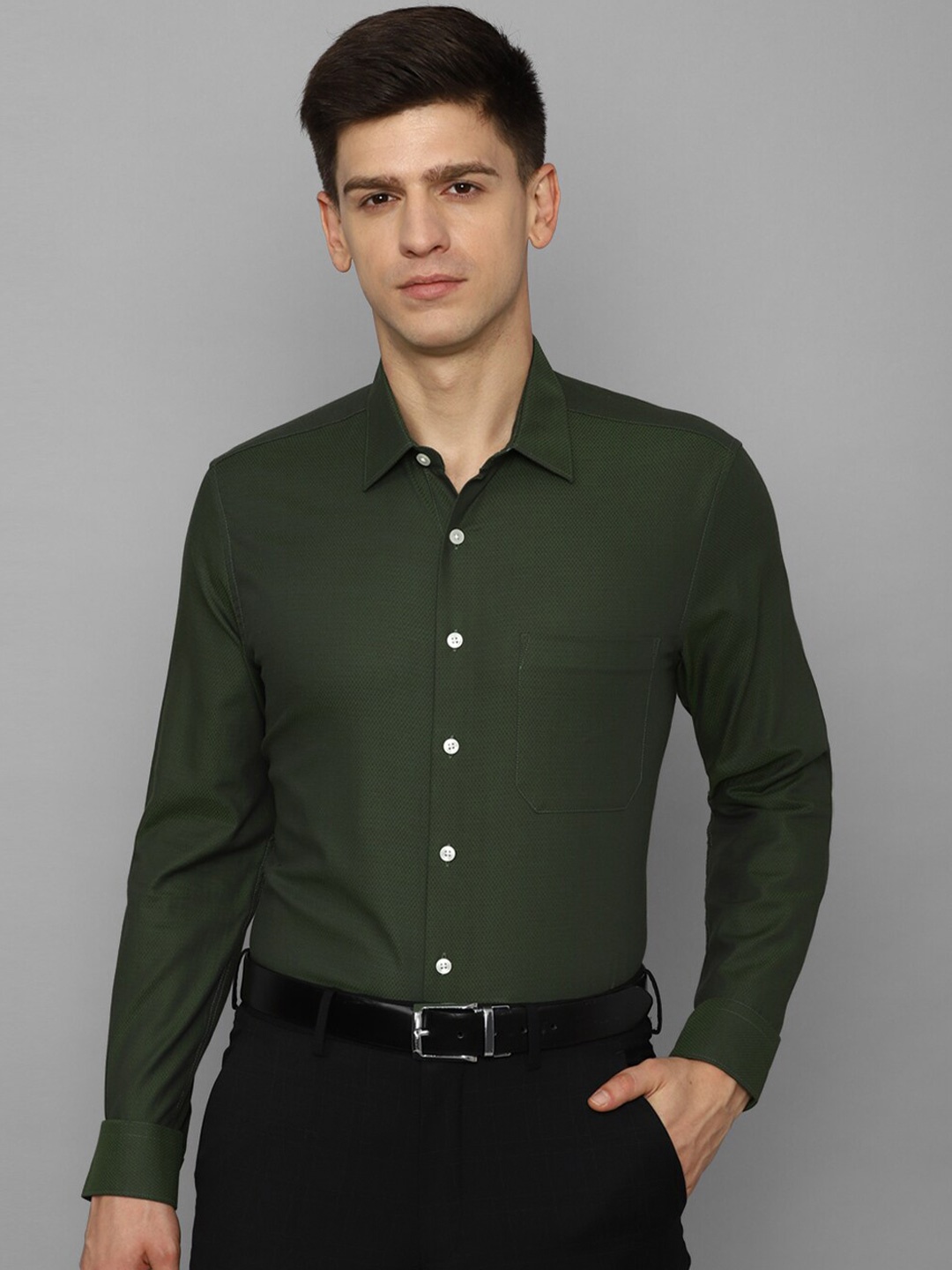 

Louis Philippe Spread Collar Slim Fit Pure Cotton Formal Shirt, Green