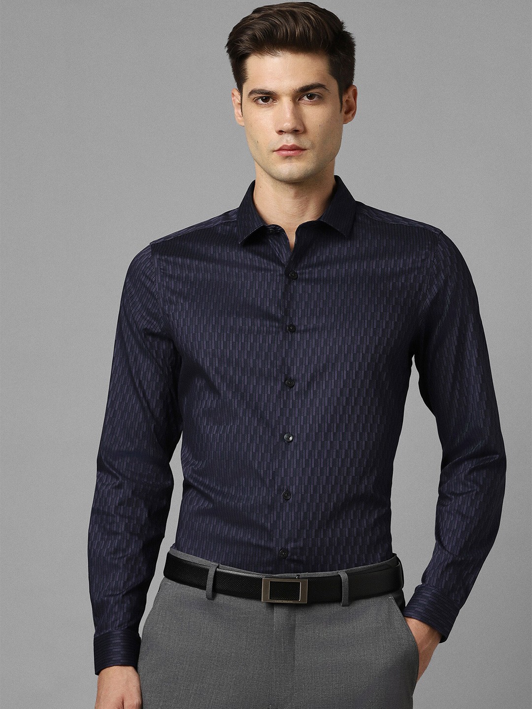 

Louis Philippe Slim Fit Opaque Printed Formal Shirt, Navy blue