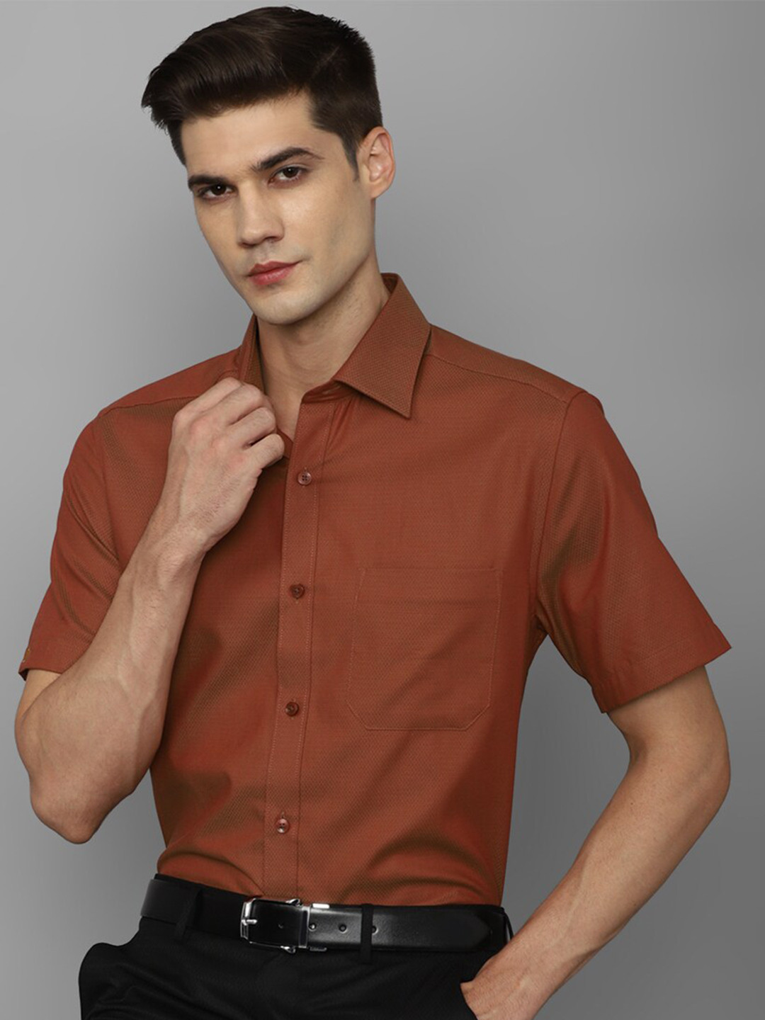 

Louis Philippe Spread Collar Slim Fit Pure Cotton Formal Shirt, Brown