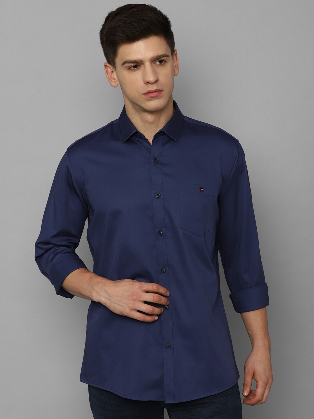 

Louis Philippe Jeans Blue Slim Fit Opaque Pure Cotton Casual Shirt, Navy blue