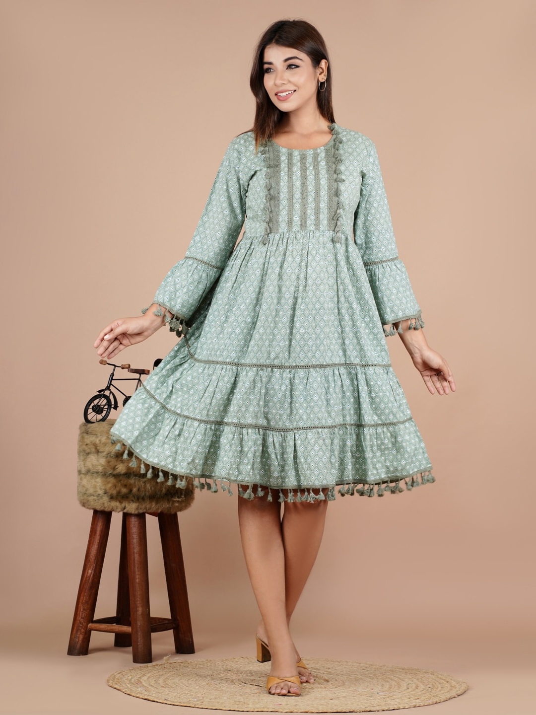 

UNISETS Geometric Printed Bell Sleeve Tiered A-Line Dress, Green