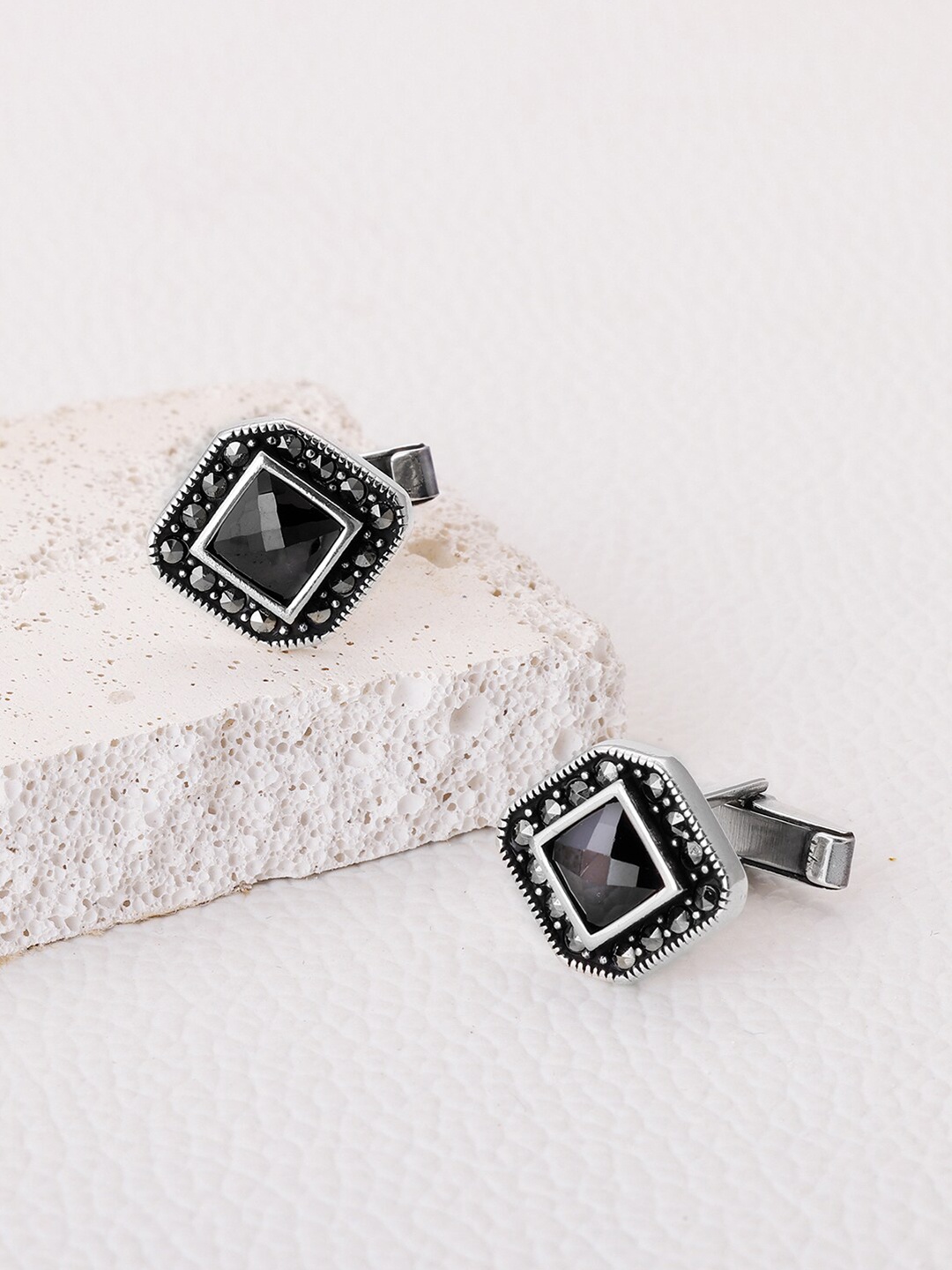 

GIVA 925 Oxidised Silver Rhodium-Plated Diamond Shaped Embellished Cufflinks, Black