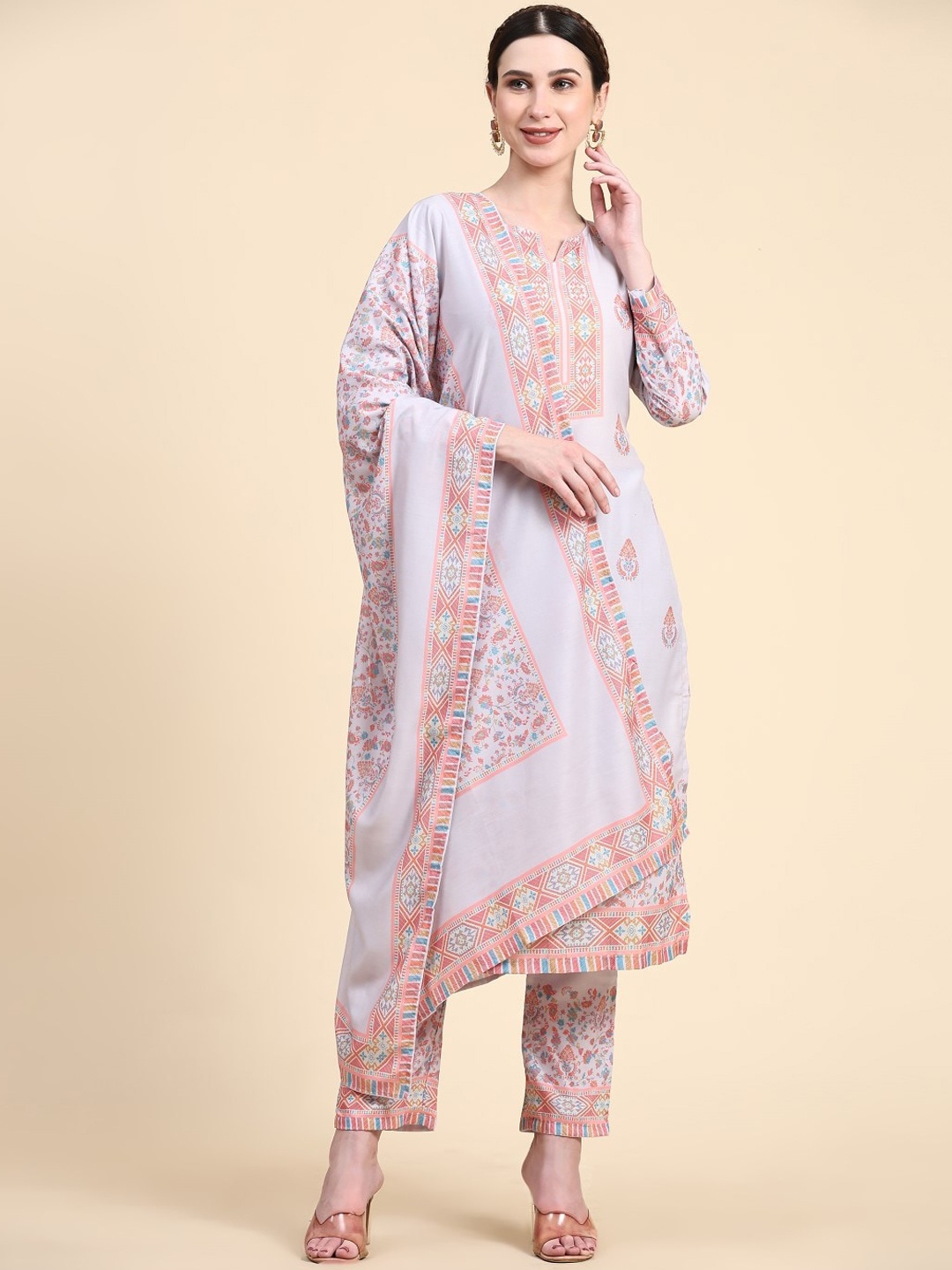 

VISHNU WEAVES Ethnic Motifs Printed Kurta with Trousers & Dupatta, Grey