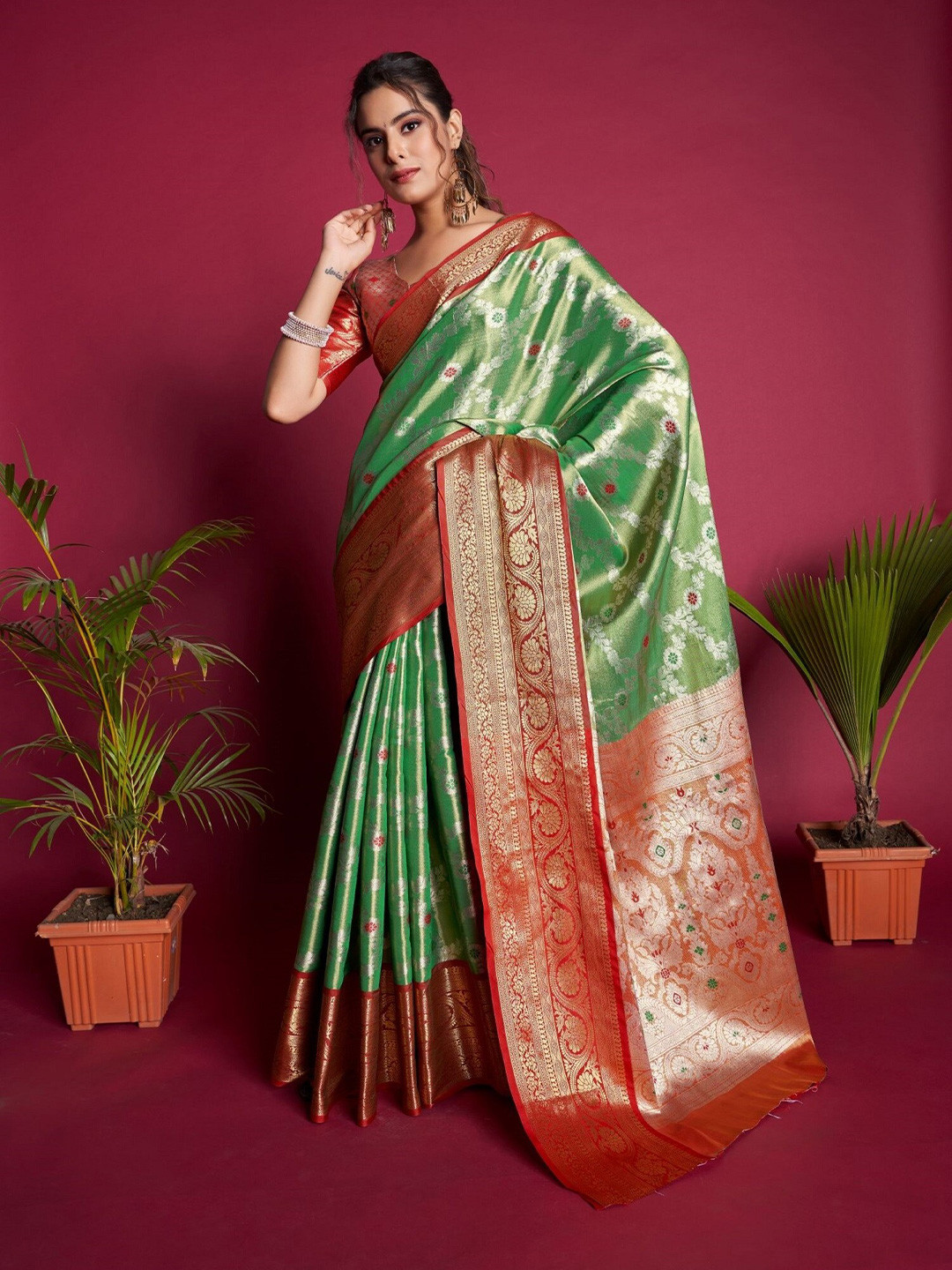 

Mitera Ethnic Motifs Woven Design Zari Silk Blend Kanjeevaram Saree, Green