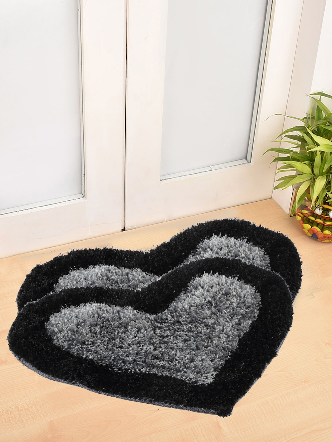 

FABINALIV Black & Grey 2 Pieces Heart Shaped Anti-Skid Doormats