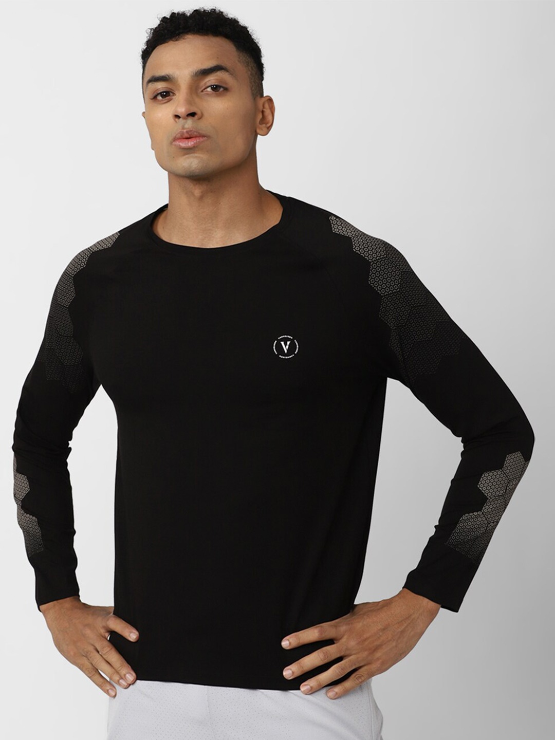 

Van Heusen Flex Abstract Printed Raglan Sleeves Slim Fit Sports T-Shirt, Black