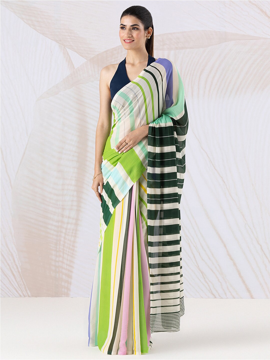 

navyasa by liva Abstract Printed Saree, White