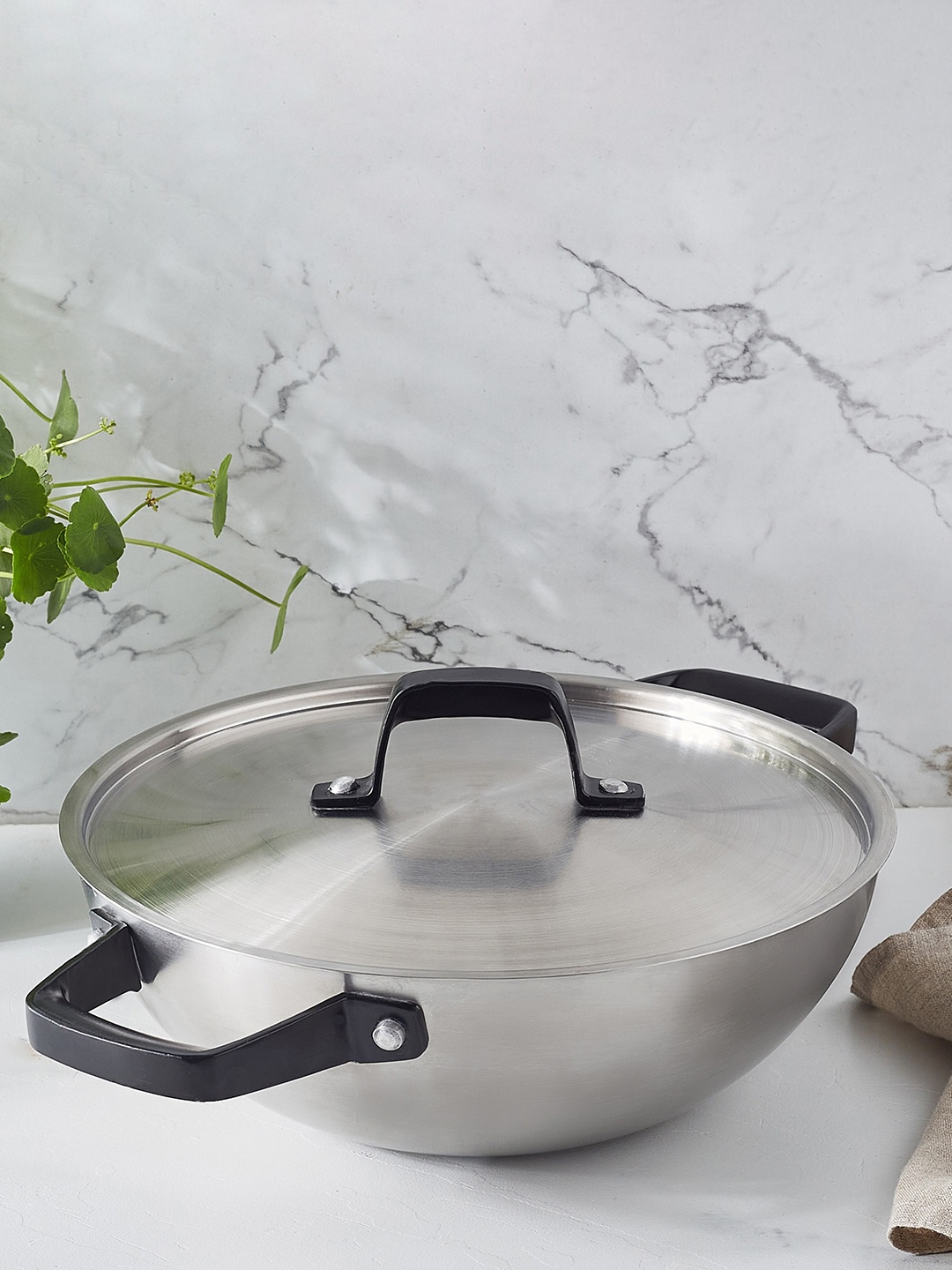 

Home Centre Signature Array Raven Silver Toned Stainless Steel Kadhai with Lid - 4 L