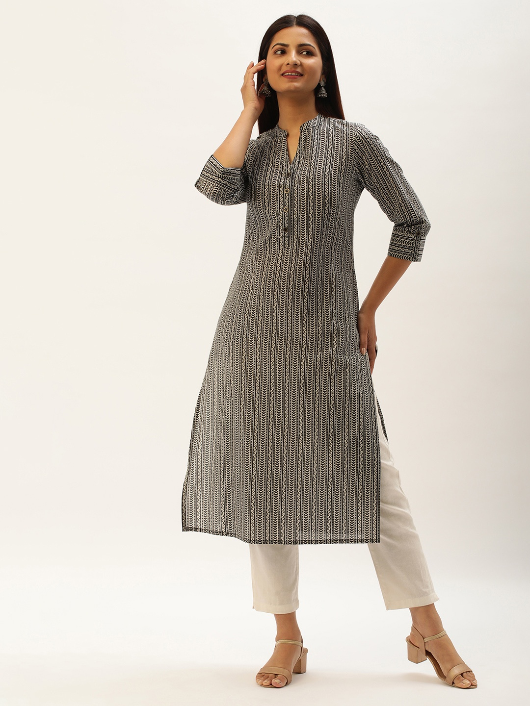 

AMUKTI Women Ethnic Motifs Printed Straight Kurta, Black