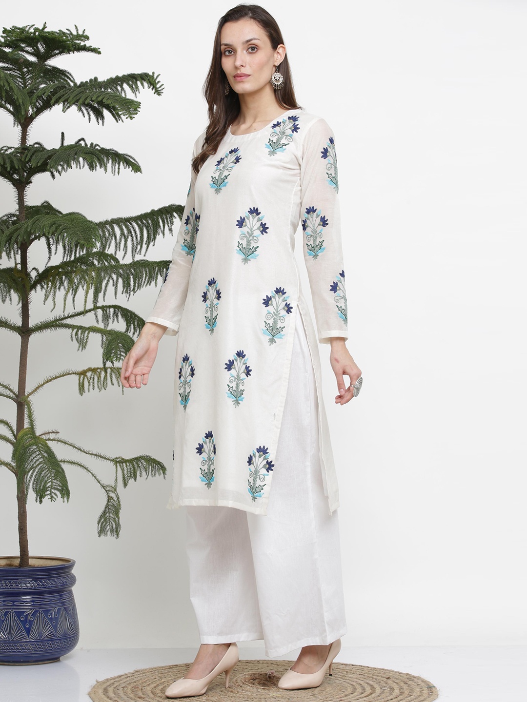 

KAANCHIE NANGGIA Floral Embroidered Pure Cotton Kurta With Palazzo, White