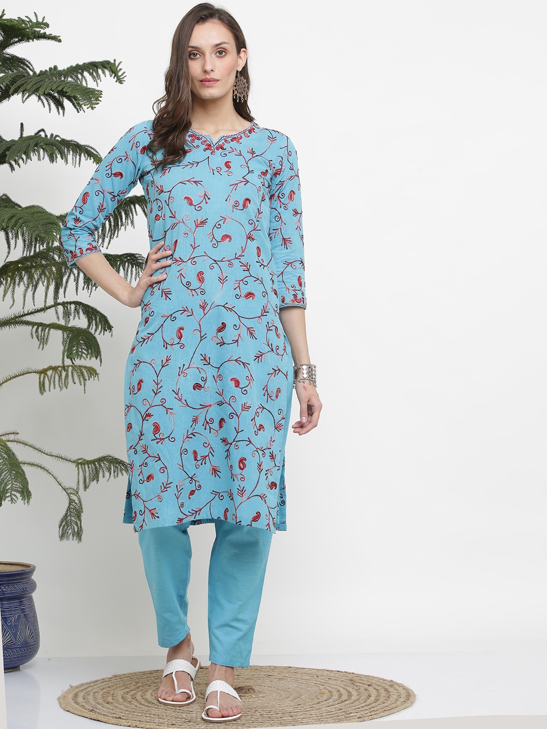 

KAANCHIE NANGGIA Embroidered Straight Kurta With Trouser, Blue