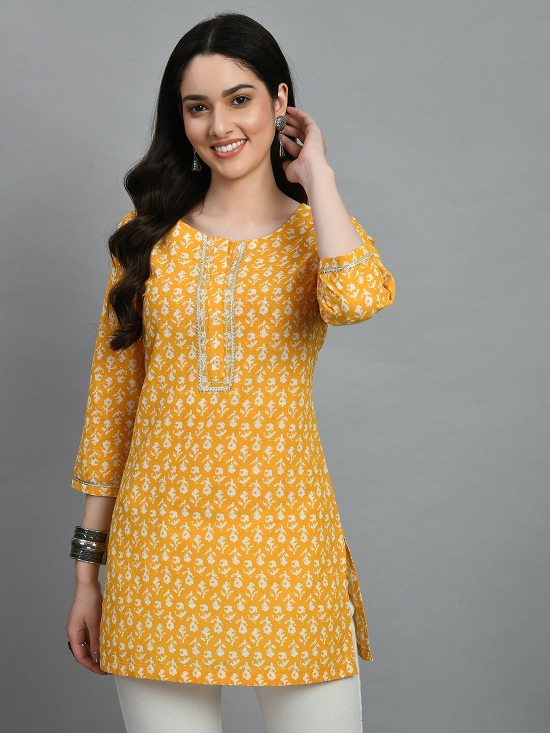 

KALINI Floral Printed Straight Kurti, Yellow