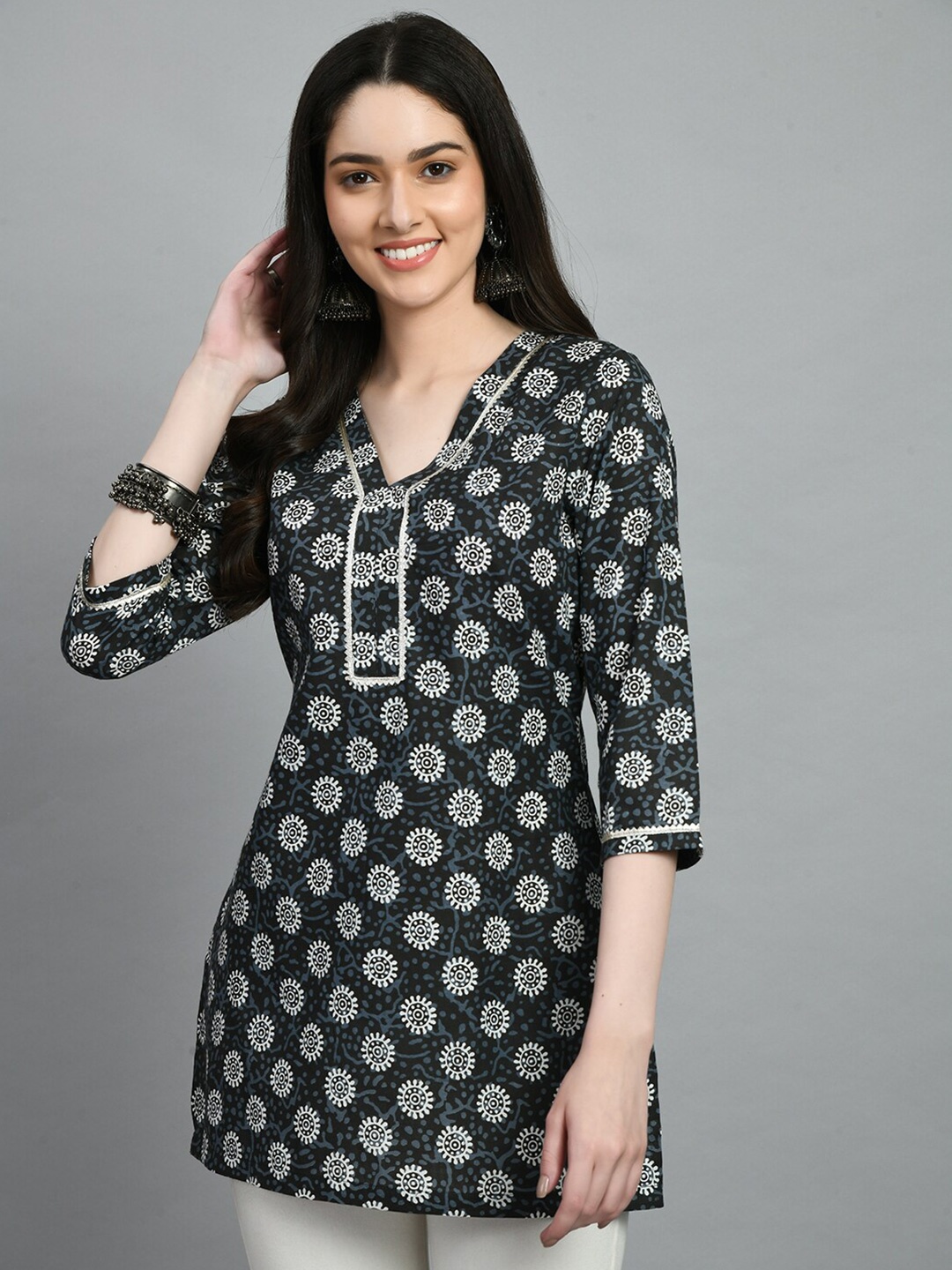 

KALINI Ethnic Motifs Printed Pure Cotton Straight Kurti, Black