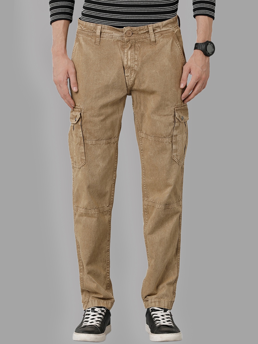 

Voi Jeans Men Relaxed Fit Clean Look Mildly Distressed Stretchable Cotton Jeans, Khaki