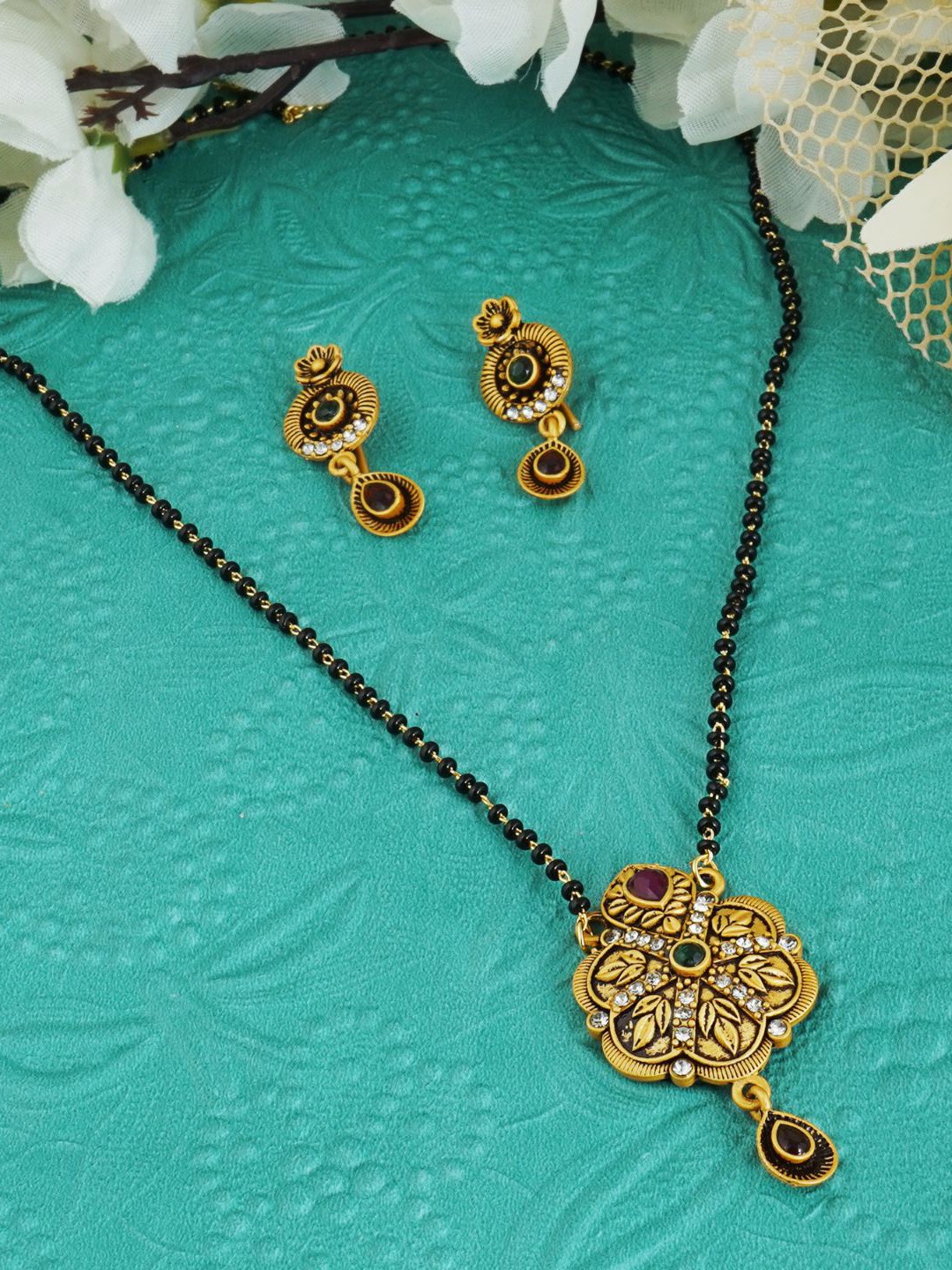 

MANSIYAORANGE Gold-Plated Studded Mangalsutra