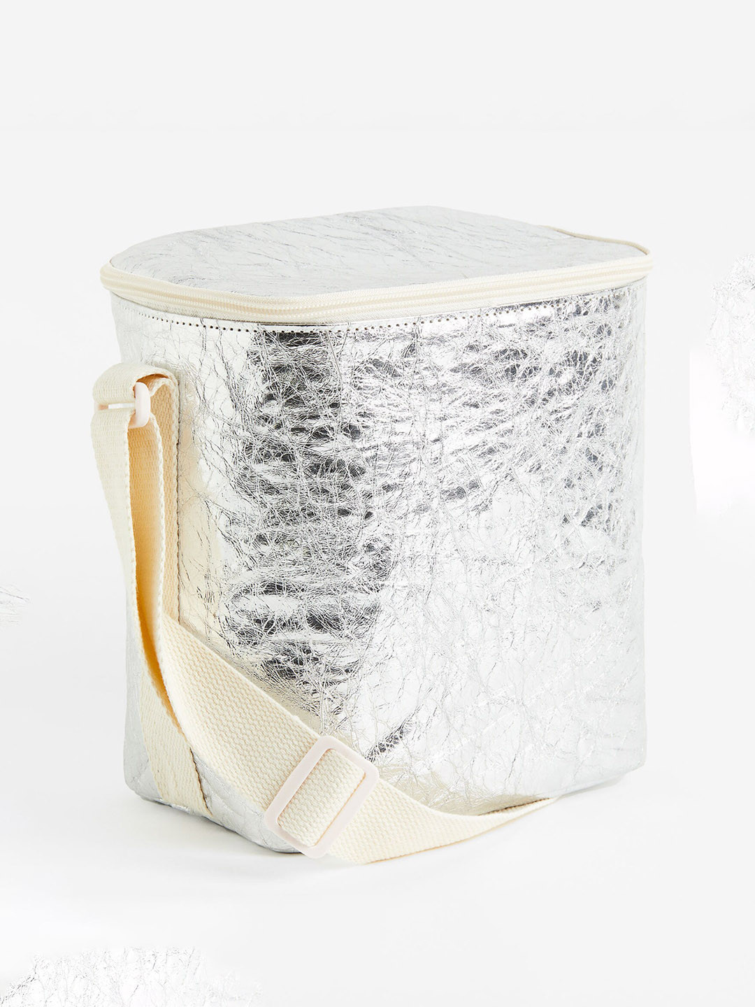 

H&M Silver-Toned Cool Bag With A Shoulder Strap