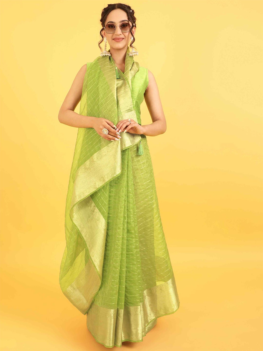 

elora Checked Zari Art Silk Bhagalpuri Saree With Tassle, Green