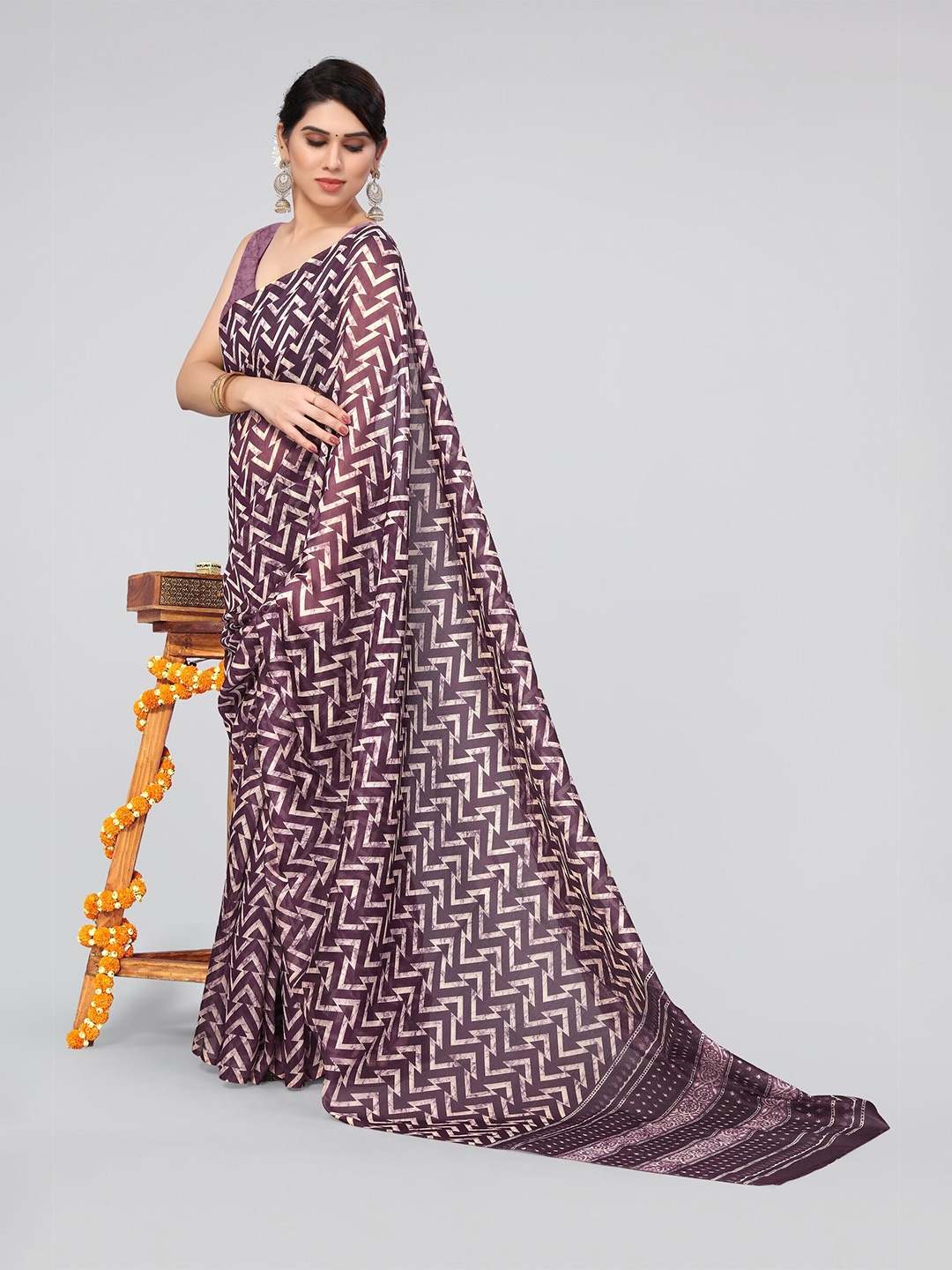 

KALINI Geometric Printed Saree, Magenta