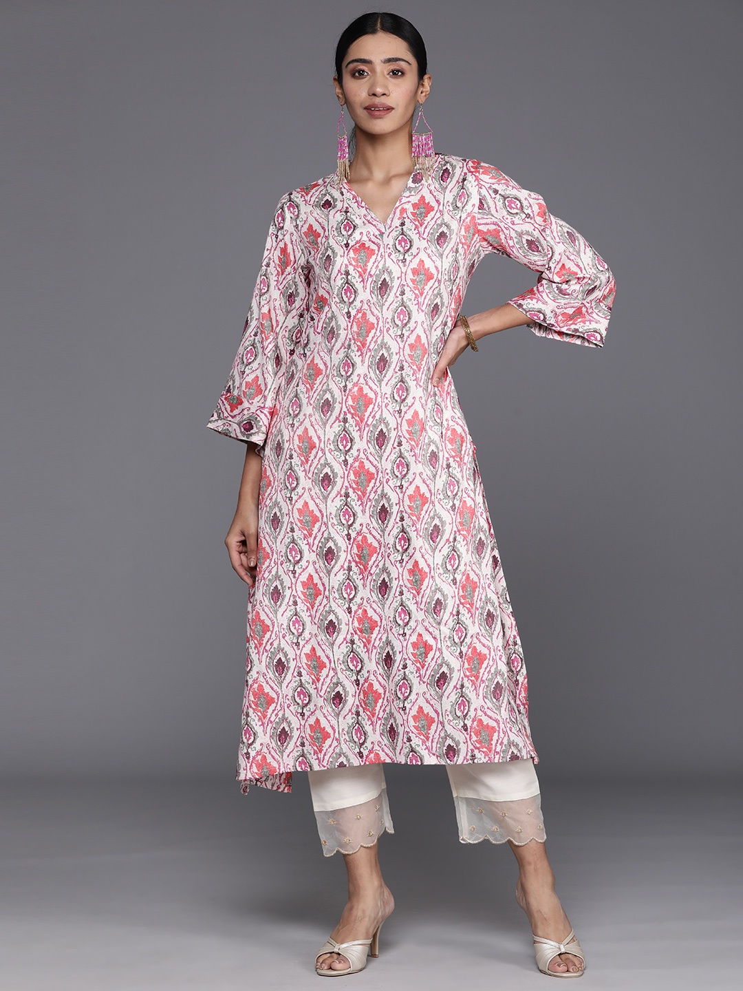 

Varanga Women Abstract Printed Flared Sleeves Kurta, Pink