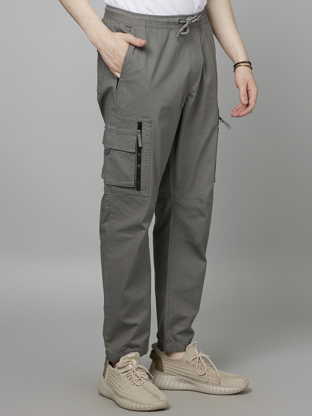 

Celio Men Striped Cotton Cargo Joggers, Grey