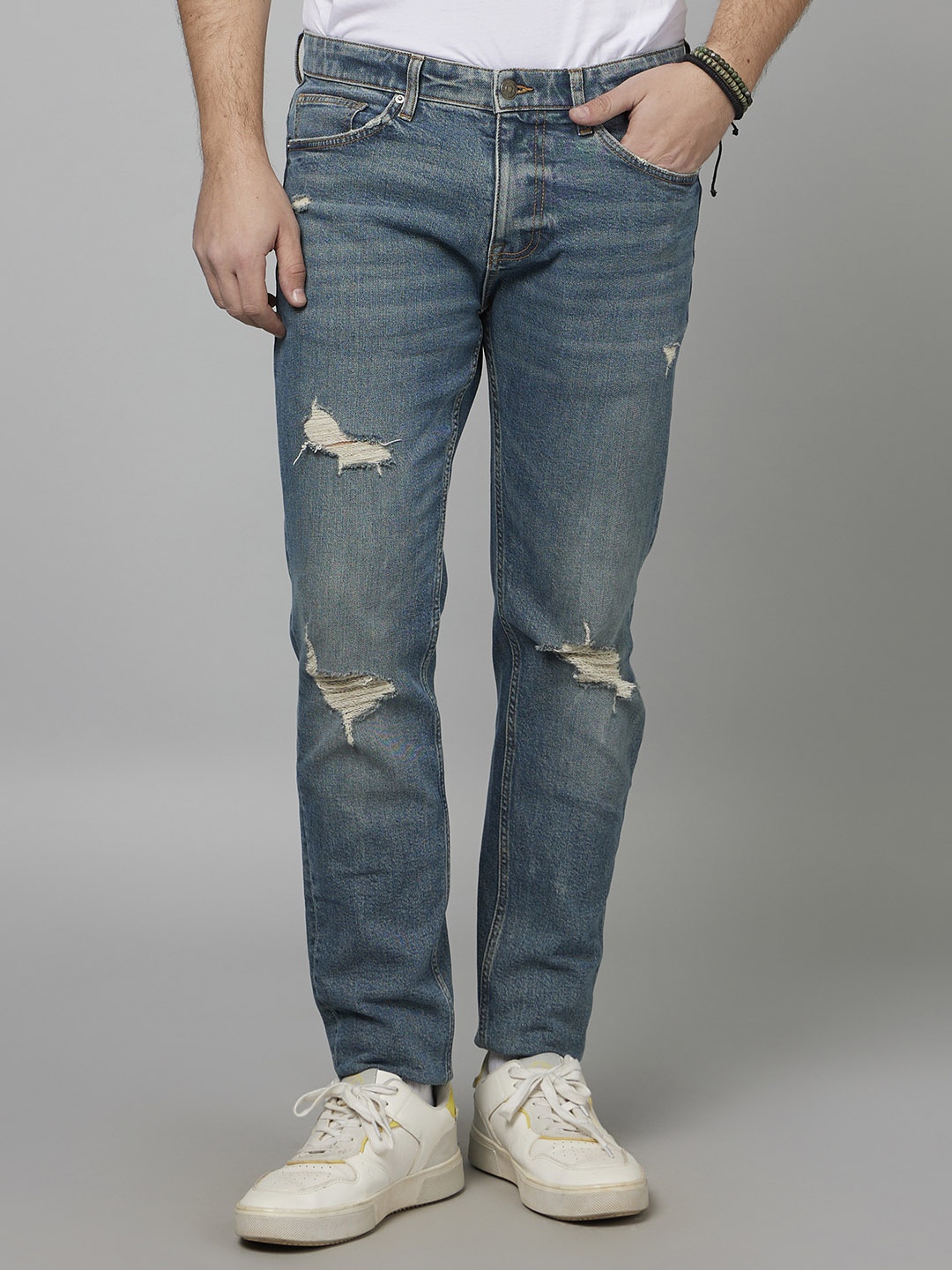 

Celio Men Jean Slim Fit Mildly Distressed Light Fade Whiskers Jeans, Blue