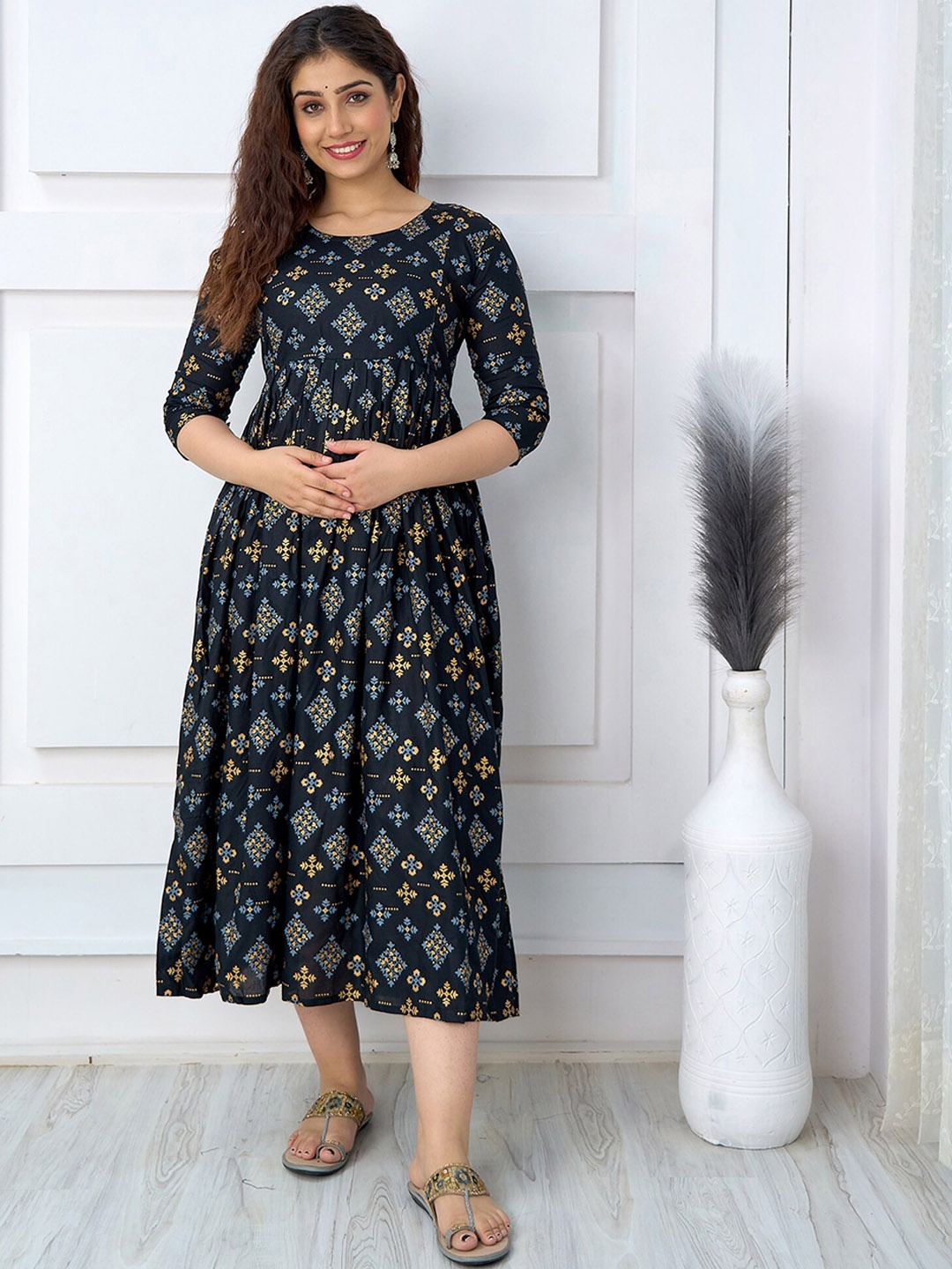 

Mialo fashion Ethnic Motifs Printed Fit & Flare Maternity & Feeding Ethnic Dress, Black
