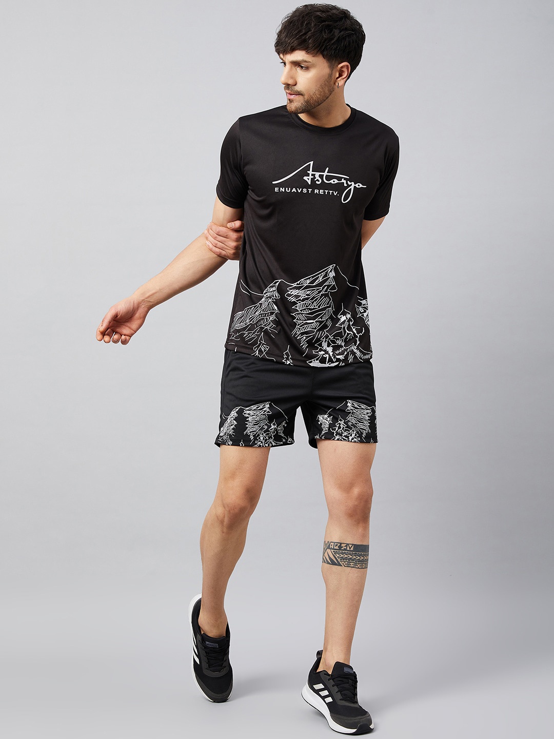 

CHROME & CORAL Typography Printed T-shirt With Shorts, Black