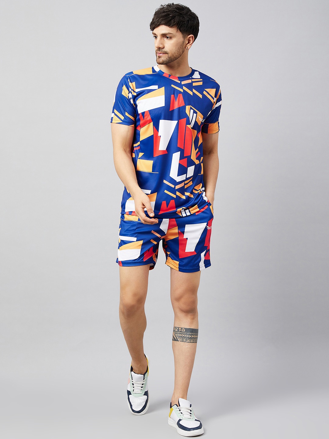 

CHROME & CORAL Men Printed T-shirt with Shorts, Blue