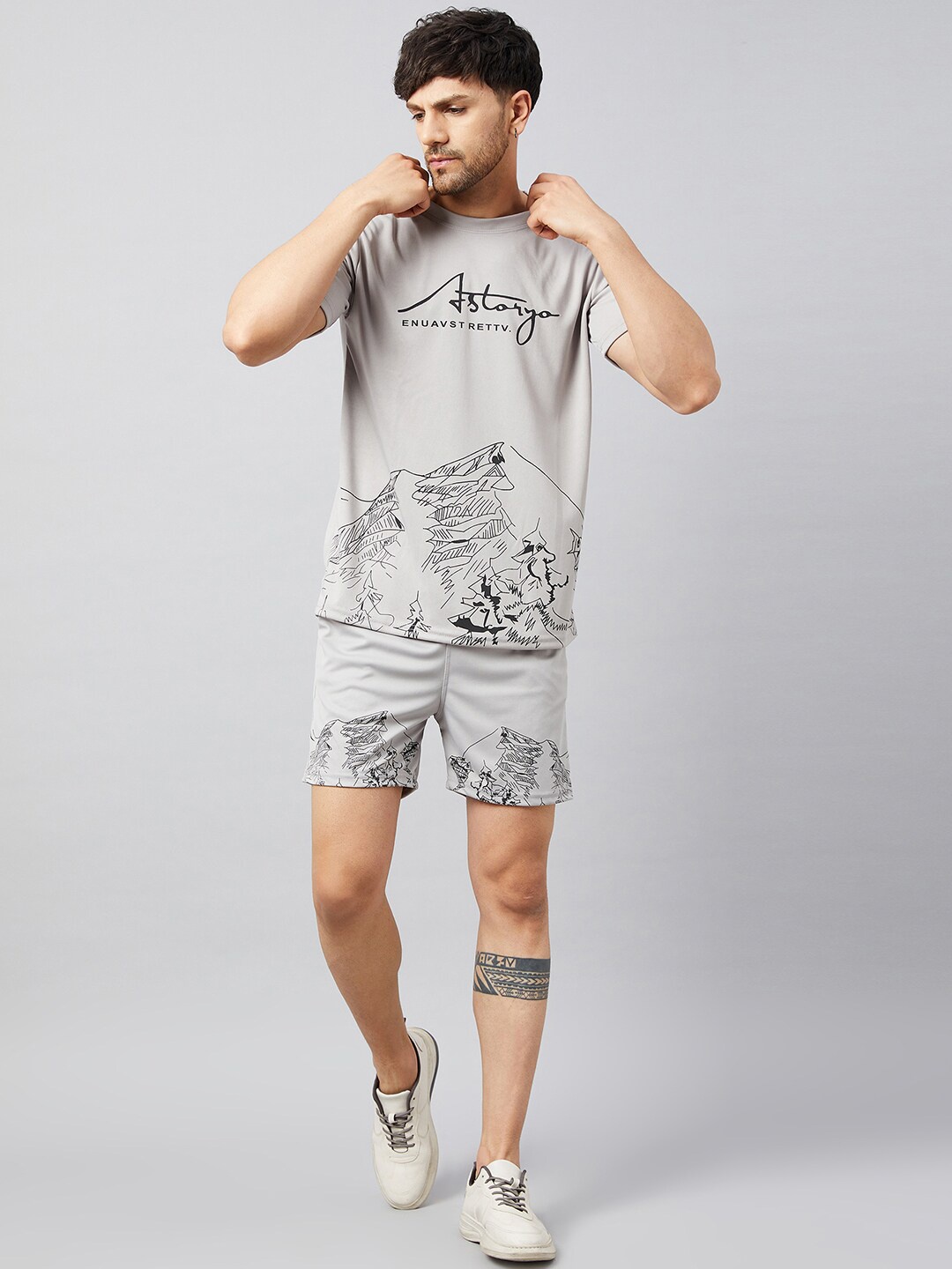 

CHROME & CORAL Men Printed T-shirt with Shorts, Grey
