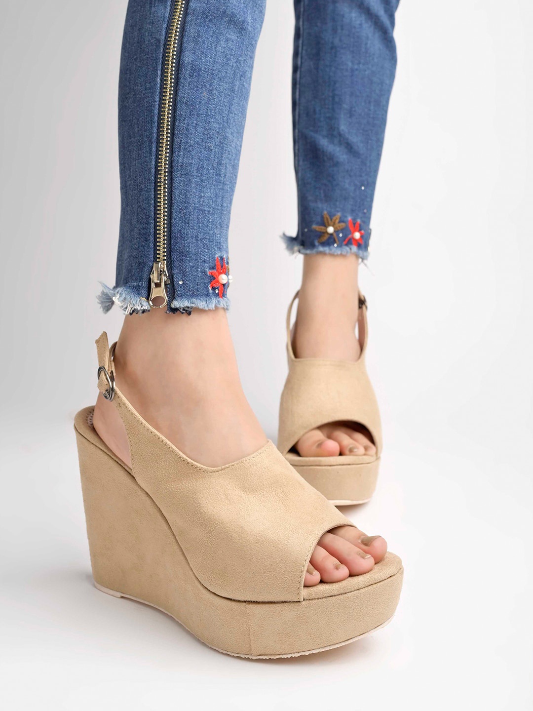 

Shoetopia Peep Toes Wedges With Buckles, Beige