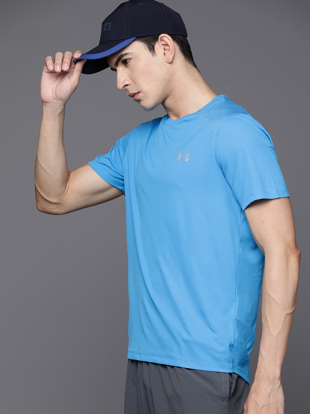 

UNDER ARMOUR CoolSwitch Run Short Sleeves Moisture Wicking Slim Fit T-shirt, Blue