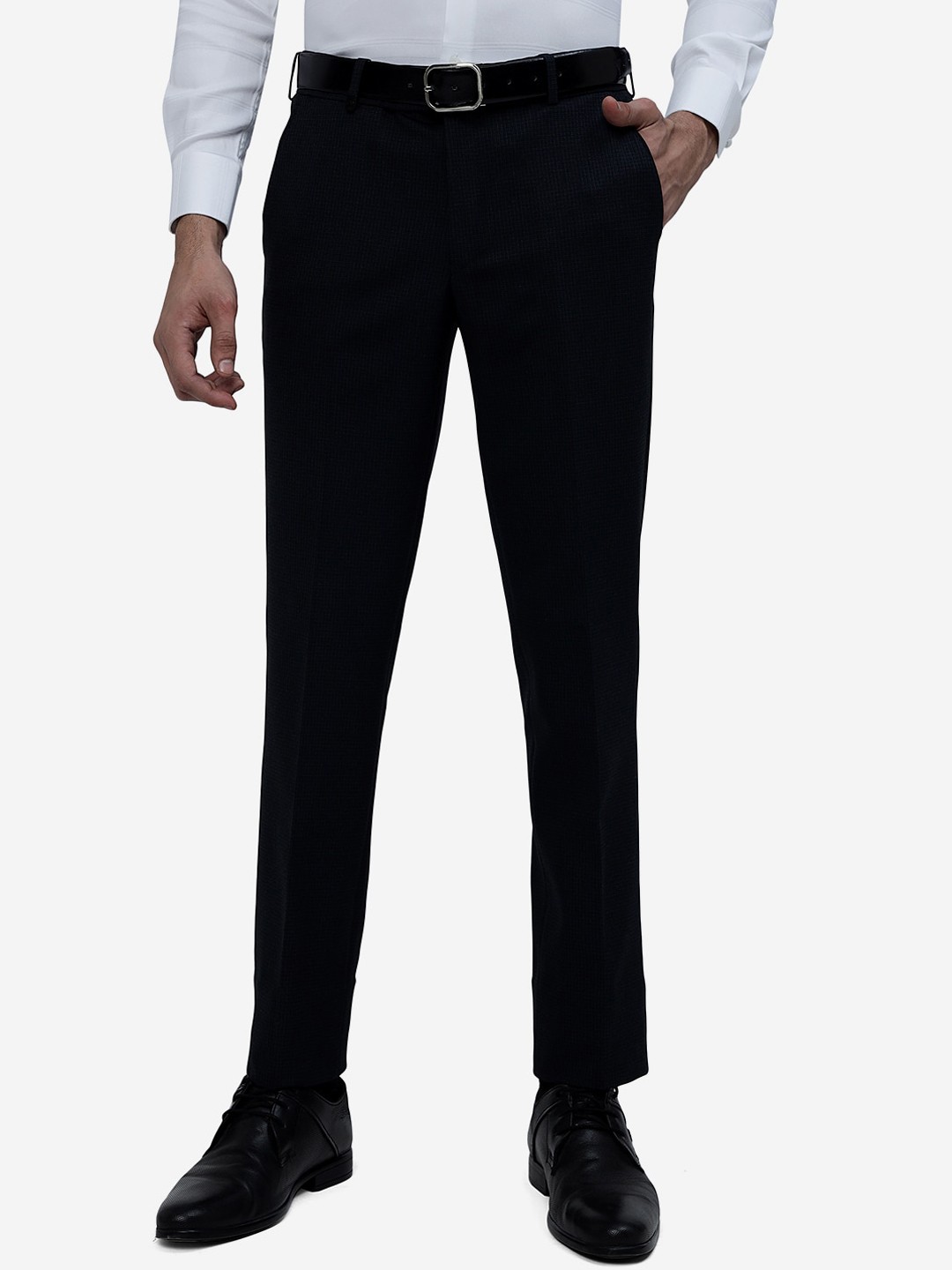 

JB STUDIO Men Slim Mid Rise plain Fit Woven Formal Trousers, Navy blue