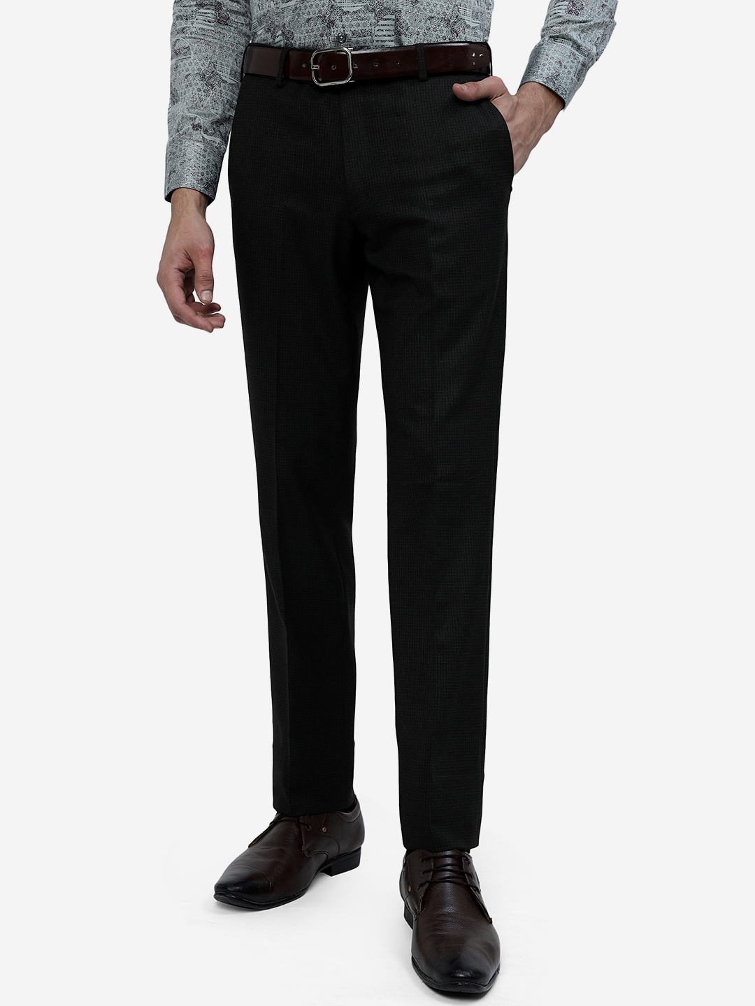 

JB STUDIO Men Slim Mid Rise plain Fit Woven Formal Trousers, Black
