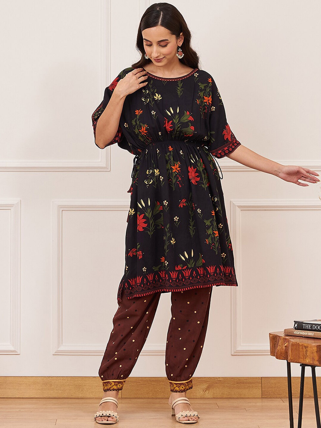 

Rustorange Floral Printed Kurta With Salwar, Black