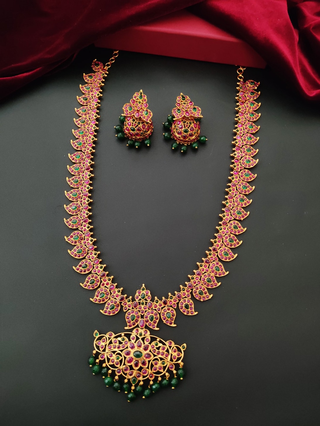 

Pihtara Jewels Gold Plated & Stone Studded Jewellery Set