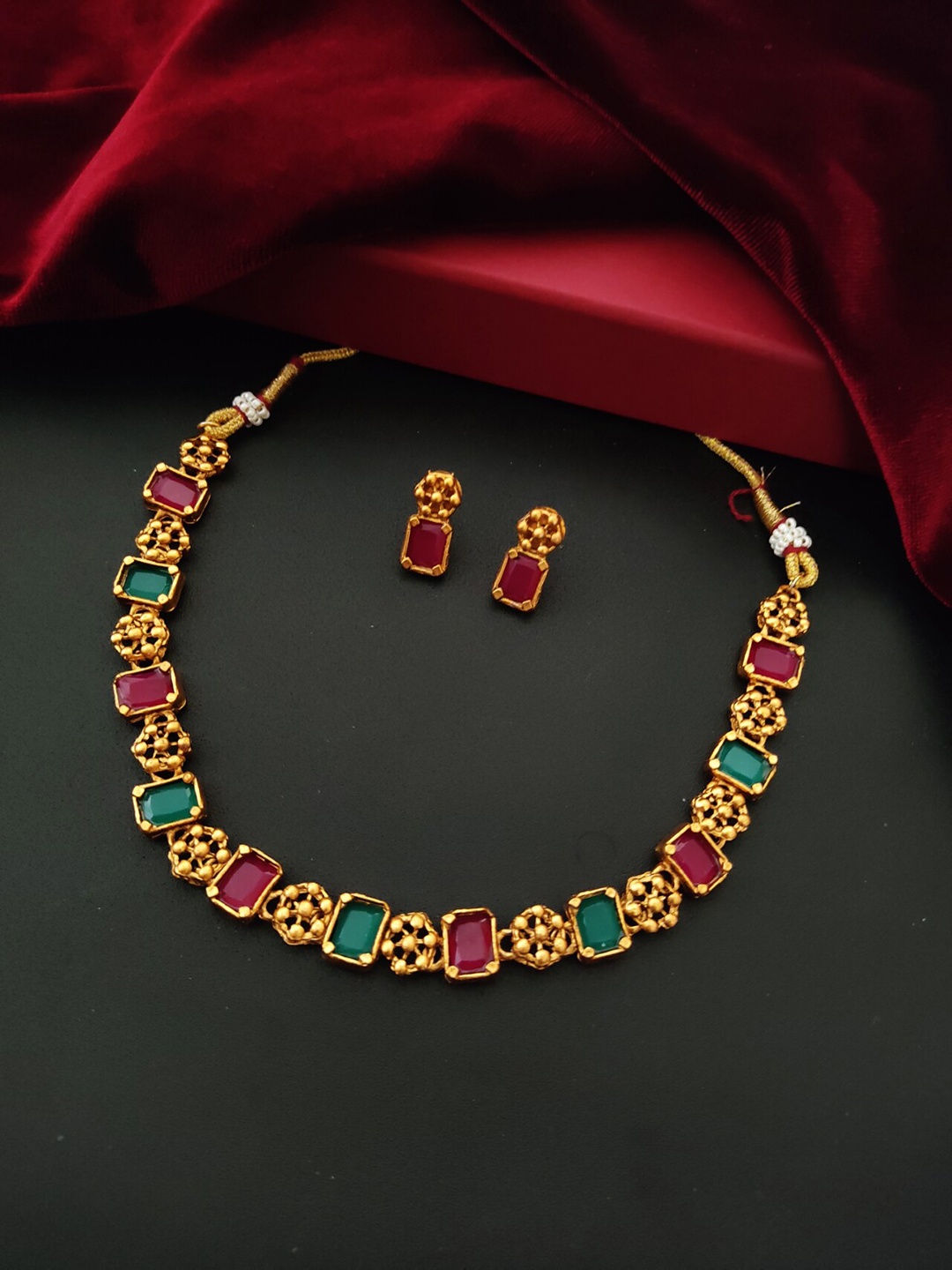 

Pihtara Jewels Gold-Plated Stone-Studded Jewellery Set