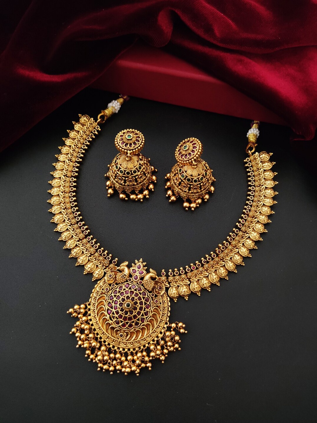 

Pihtara Jewels Gold-Plated Kundan-Studded & Beaded Antique Jewellery Set